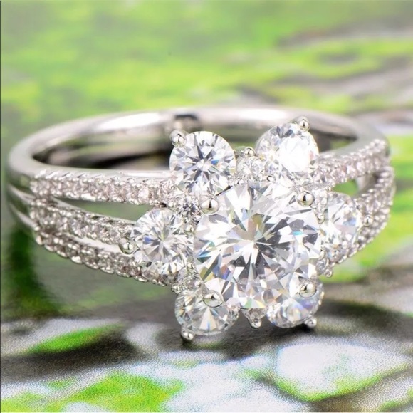 18k white gold diamond halo engagement bridal ring - Picture 2 of 8
